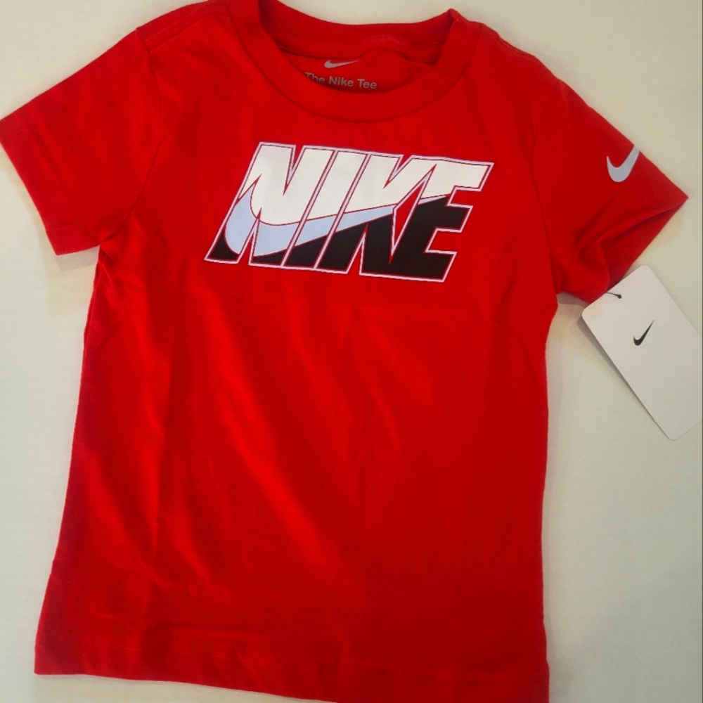 Toddler Boys Nike t-shirt size: 3T